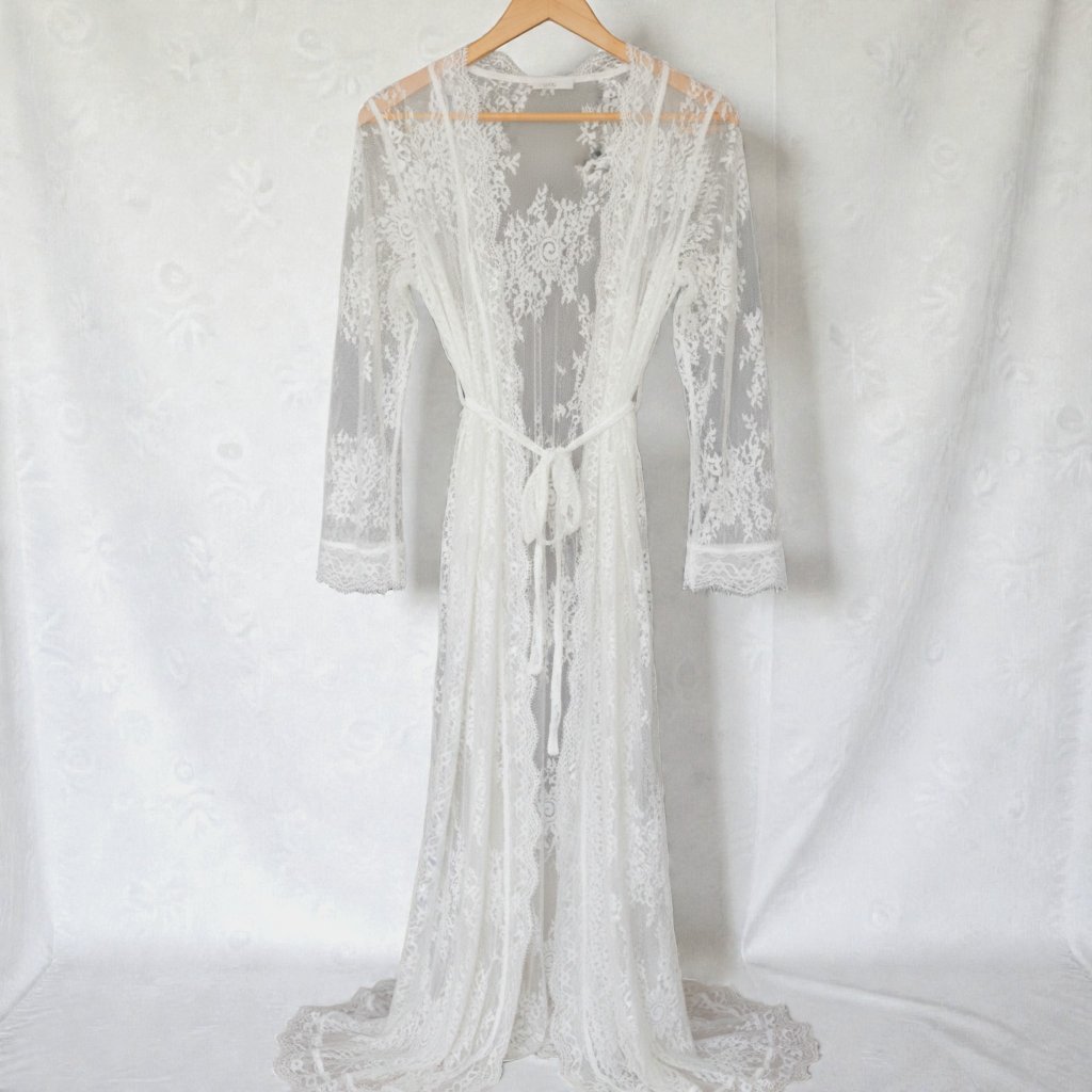 The âIvory Whisperâ Lace Vintage Kimono Robe